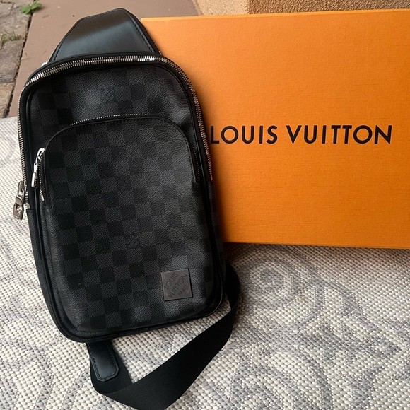 Louis Vuitton Avenue Slingbag - Picture 1 of 15
